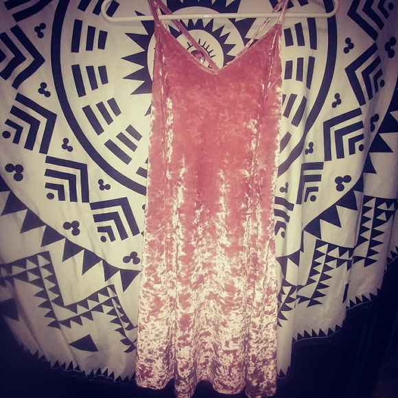 Arizona Jean Company Dresses & Skirts - Gorgeous Pink Crushed Velvet Small Strappy Dress